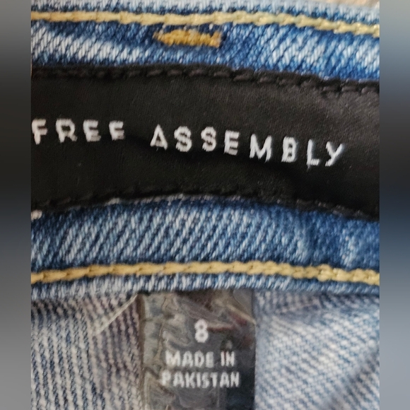 Free Assembly Light Blue Jean Cut Off Shorts, With Raw Hem, Size 8, Like New! - Picture 3 of 5